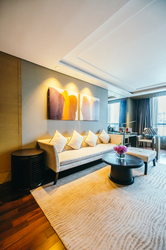 tidy-hall-with-white-couch