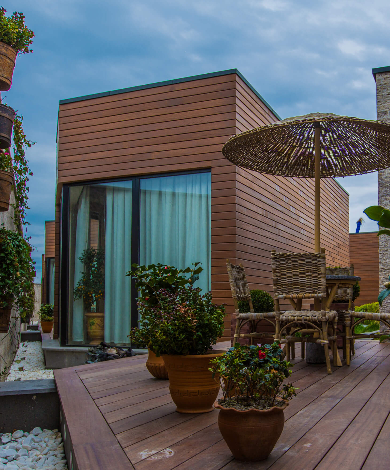 modern-style-house-exterior-with-terrace (1)